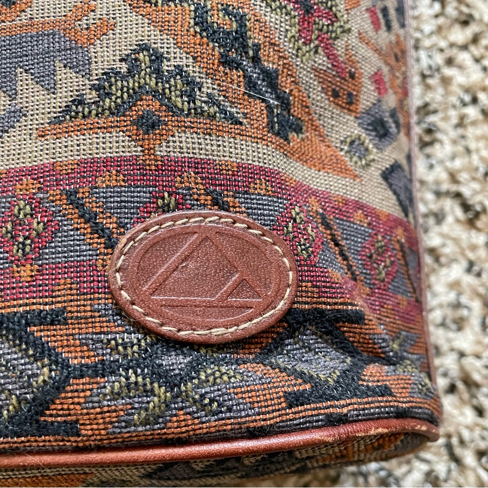 NWT vtg Liz Claiborne Southwestern & Kilim tapestry bucket bag leather trim - Picture 4 of 16
